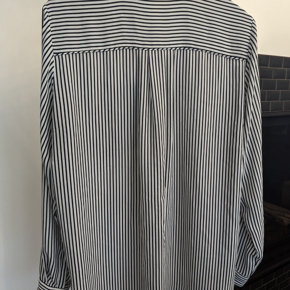 Vertical Black & White Stripped Dynamite Blouse s:L - Picture 2 of 7